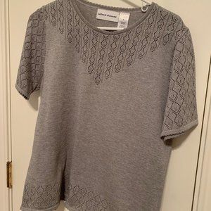 Alfred Dunner short sleeve top (sweater)